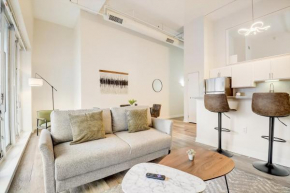 CozySuites - 1BR with Direct Skybridge Access #1